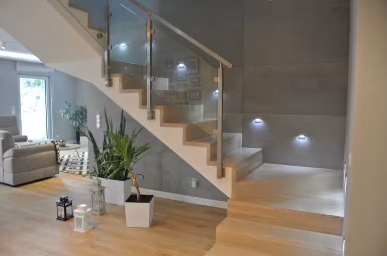 Wnętrze z betonem architektonicznym